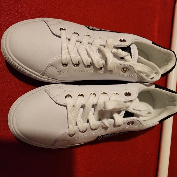 Ladies guess sneakers - Picture 2 of 5